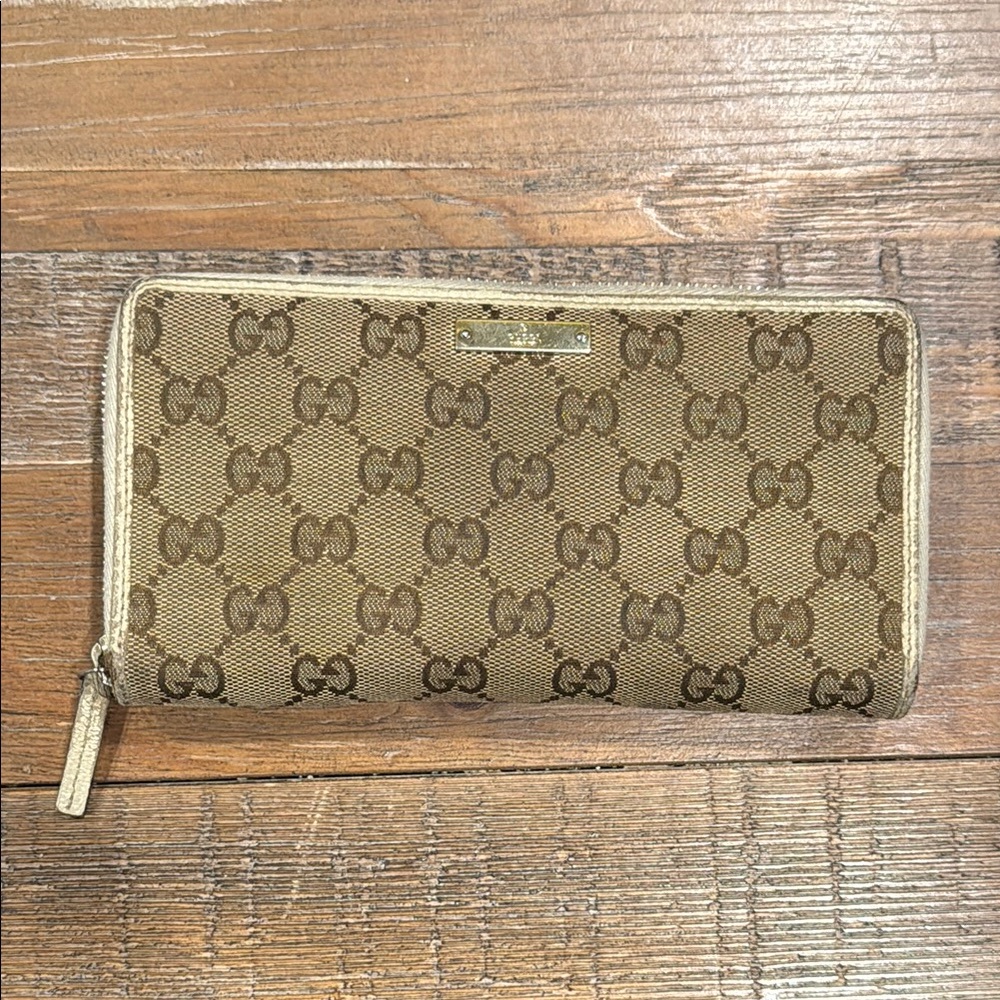 Gucci GG Emblem Brown Zip-Around Wallet - Picture 3 of 16